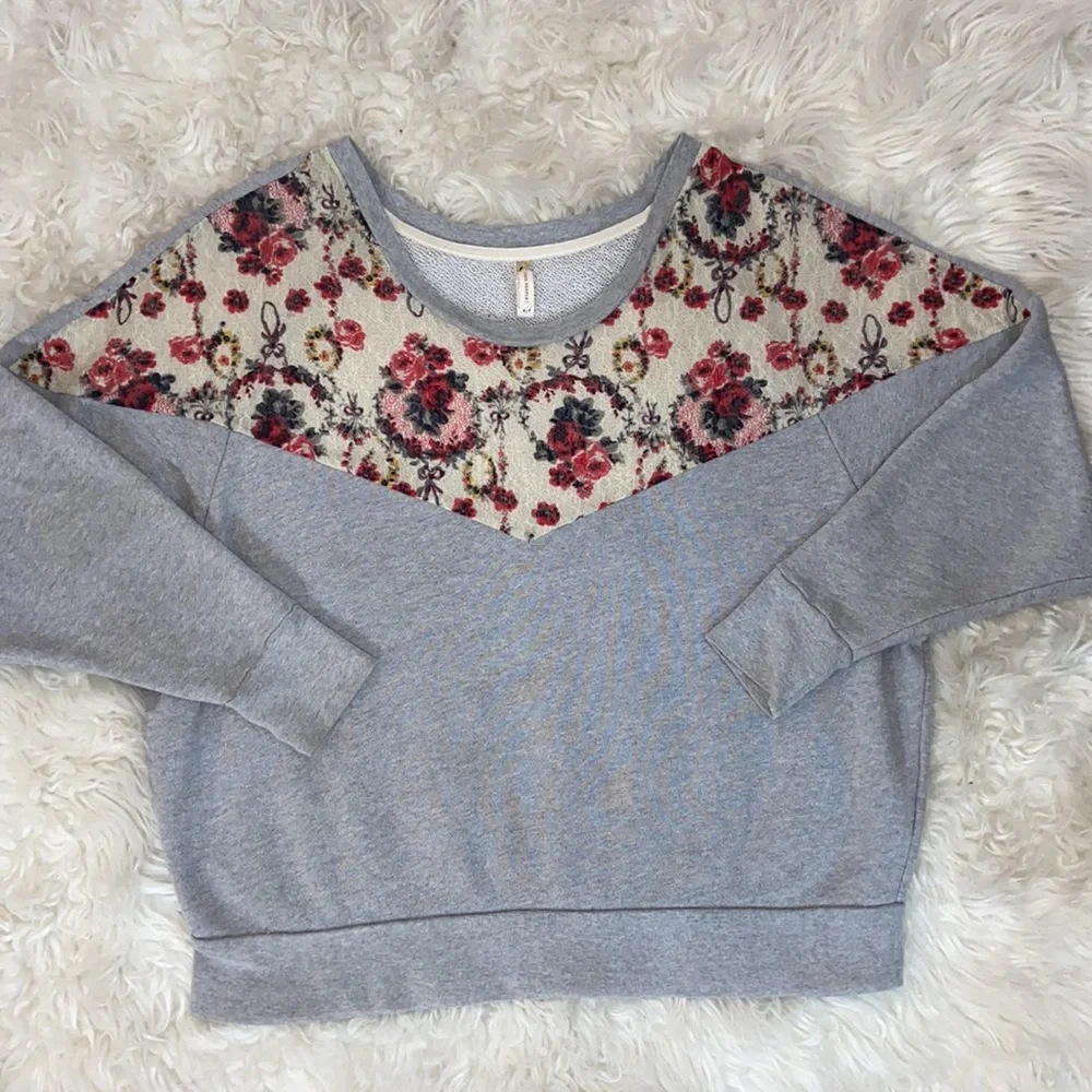 Free People Gray Floral Lace Oversized Sweatshirt Small - Picture 7 of 14